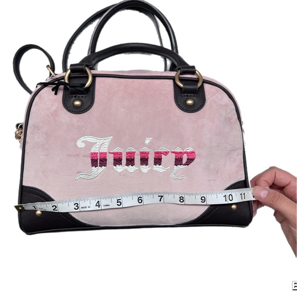 Juicy Couture Light Pink and Black Crossbody Bowling Style Bag 🦋🩷🩵 - Picture 5 of 12